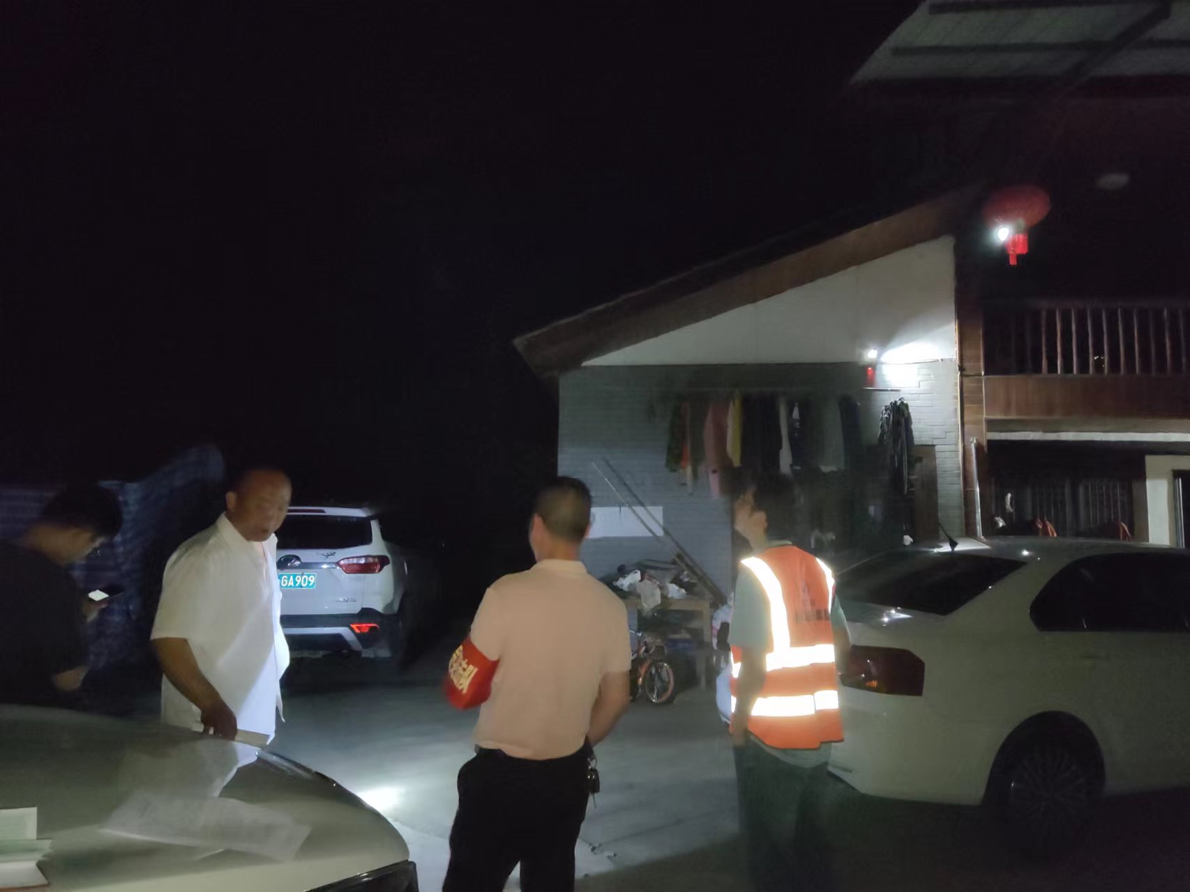 迅疾出發(fā)，火速馳援，勇挑重?fù)?dān)，堅(jiān)持做四川地質(zhì)災(zāi)害應(yīng)急搶險(xiǎn)排頭兵！