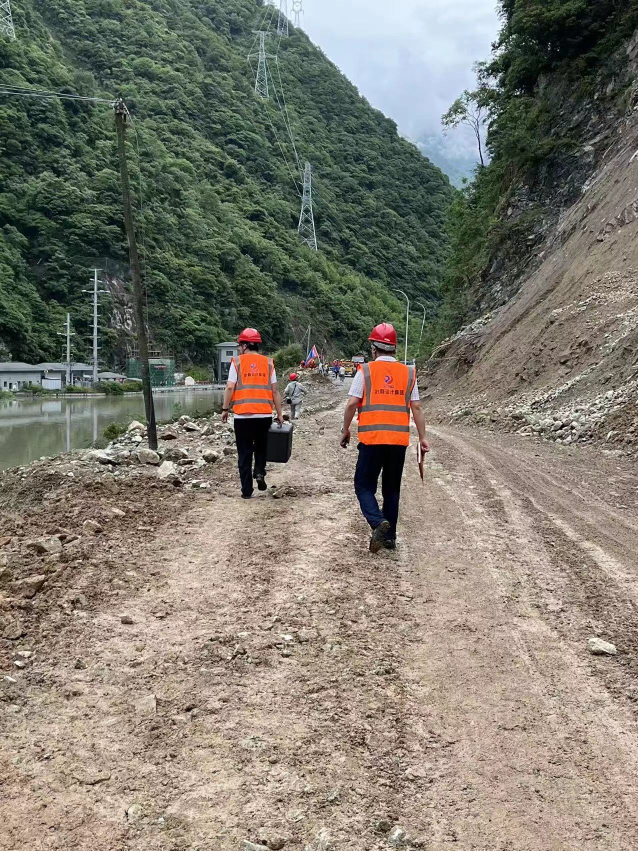 堅(jiān)持不懈，錨定勝利，奮力投身下一階段地震地質(zhì)災(zāi)害排查！